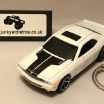 DODGE CHALLENGER SRT8 2008 HEMI KEYRING 1/56 WHITE