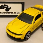 FORD MUSTANG GT 2010 KEYRING 1/56 SCALE YELLOW