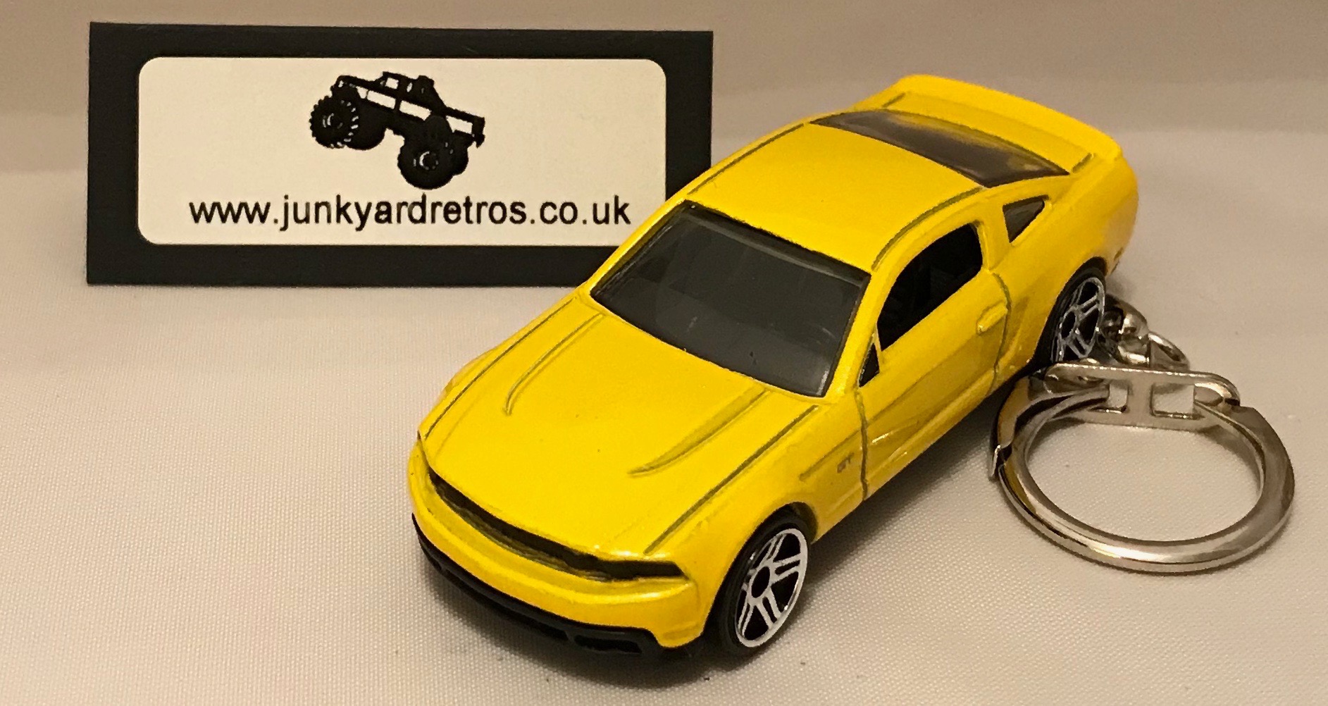 Ford Mustang 2010 1_56 YELLOW