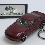 FORD MUSTANG 2005 GT KEYRING 1/56 SCALE METALLIC RED