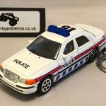 FORD CROWN VICTORIA POLICE KEYRING 1/56 SCALE WHITE