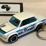 BMW CLASSIC 2002 KEYRING / KEYCHAIN 1/56 SCALE WHITE NO 9