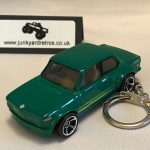 BMW CLASSIC 2002 KEYRING / KEYCHAIN 1/56 SCALE GREEN