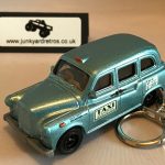 LONDON TAXI CAB KEYRING / KEYCHAIN 1/56 SCALE LIGHT BLUE