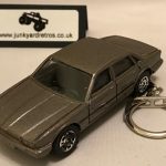 JAGUAR XJ40 KEYRING / KEYCHAIN 1/56 SCALE GREY