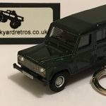 LAND ROVER DEFENDER 110 2008 KEYRING / KEYCHAIN 1/76 SCALE GREEN