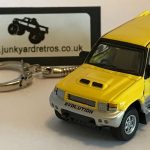 MITSUBISHI SHOGUN EVOLUTION SWB KEYRING / KEYCHAIN 1/72 SCALE YELLOW