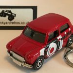 MINI COOPER CLASSIC 1964 KEYRING / KEYCHAIN 1/56 SCALE RED WITH TARGET
