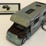 MOTOR HOME CAMPER VAN KEYRING / KEYCHAIN 1/56 SCALE PURPLE & SILVER