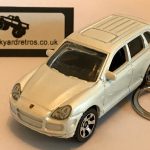 PORSCHE CAYENNE KEYRING / KEYCHAIN 1/56 SCALE WHITE