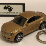 BMW M1 COUPE KEYRING / KEYCHAIN 1/56 SCALE METALLIC GOLD