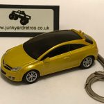 VAUXHALL OPEL ASTRA KADETT GTC KEYRING / KEYCHAIN 1/72 SCALE GOLD