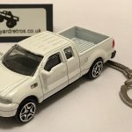 FORD F150 PICK UP TRUCK KEYRING / KEYCHAIN 1/56 WHITE