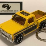 CHEVROLET CHEVY STEPSIDE PICK UP TRUCK KEYRING / KEYCHAIN 1/56 SCALE YELLOW