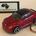 VW VOLKSWAGEN BEETLE 2012 KEYRING / KEYCHAIN 1/56 SCALE METALLIC RED