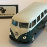 VW VOLKSWAGEN TRANSPORTER 1962 CAMPER KEYRING / KEYCHAIN 1/56 SCALE GREEN & WHITE