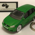 VW VOLKSWAGEN GOLF V 5 DOOR KEYRING / KEYCHAIN 1/56 SCALE GREEN