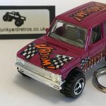 RANGE ROVER CLASSIC KEYRING / KEYCHAIN 1/56 SCALE CERISE