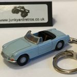 MG MGB CONVERTIBLE CLASSIC KEYRING / KEYCHAIN 1/76 SCALE PALE BLUE