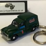 MORRIS MINOR VAN KEYRING / KEYCHAIN 1/76 SCALE GREEN
