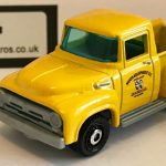 Ford F-100 Stepside 1956 MOONS Keyring Keychain 1/56 Scale YELLOW