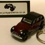 CITROEN 2CV CHARLESTON CLASSIC KEYRING / KEYCHAIN 1/76 SCALE MAROON & BLACK