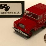 LAND ROVER SERIES IIA SWB ROYAL MAIL CLASSIC KEYRING / KEYCHAIN 1/76 SCALE RED