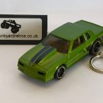 CHEVROLET MONTE CARLO SS 1986 KEYRING / KEYCHAIN 1/56 SCALE GREEN