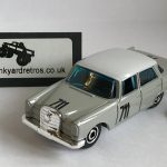 MERCEDES BENZ 220 SE SEDAN 1962 MB KEYRING / KEYCHAIN 1/56 SCALE GREY