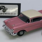 CHEVROLET BEL AIR 1957 KEYRING / KEYCHAIN 1/72 SCALE PINK & CREAM