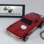 CHEVROLET CORVETTE STINGRAY 1964 KEYRING 1/56 SCALE RED