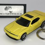 DODGE CHALLENGER 2010 KEYRING 1/56 YELLOW