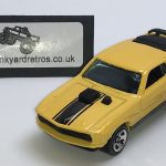FORD MUSTANG MACH 1 FASTBACK KEYRING / KEYCHAIN 1/56 SCALE YELLOW