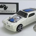 PONTIAC FIREBIRD 1970 BULLNOSE KEYRING 1/56 SCALE WHITE & BLUE