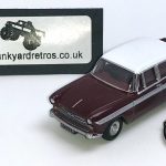 AUSTIN CAMBRIDGE A60 KEYRING / KEYCHAIN 1/76 SCALE MAROON & WHITE