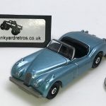 JAGUAR XK140 CLASSIC 1956 KEYRING / KEYCHAIN 1/56 SCALE LIGHT BLUE
