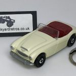 AUSTIN HEALEY 3000 MK2 1963 CLASSIC MB KEYRING / KEYCHAIN 1/56 SCALE CREAM