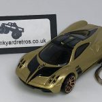 PAGANI HUARYA KEYRING / KEYCHAIN 1/56 SCALE GOLD
