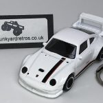 PORSCHE 911 GT2 993 SERIES KEYRING / KEYCHAIN 1/56 SCALE WHITE