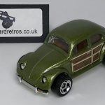 VW CLASSIC BEETLE KEYRING / KEYCHAIN 1/56 SCALE GREEN & WOOD