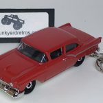 FORD CUSTOM 300 1957 KEYRING / KEYCHAIN 1/56 SCALE RED