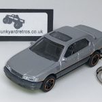 LEXUS LS400 1994 KEYRING / KEYCHAIN 1/56 SCALE SILVER & GREY