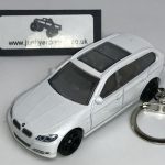 BMW 3 SERIES TOURING 2012 KEYRING / KEYCHAIN 1/56 SCALE WHITE