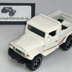 TOYOTA LAND CRUISER PICK UP KEYRING / KEYCHAIN 1/56 SCALE BIEGE