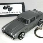 ASTON MARTIN DB5 1963 CLASSIC KEYRING / KEYCHAIN 1/56 SCALE SILVER