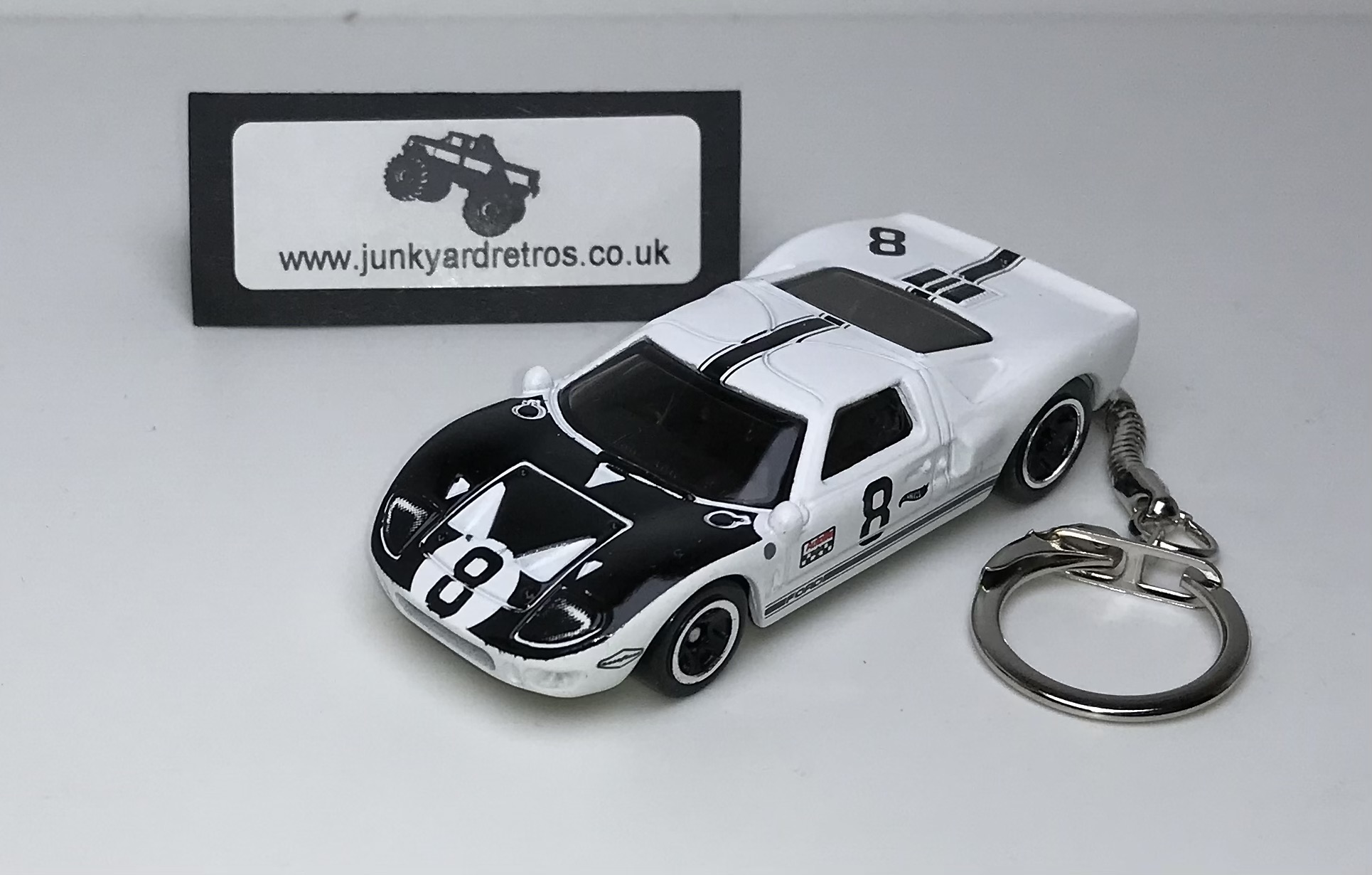 FORD GT40 WHITE AND BLACK