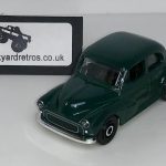 MORRIS MINOR SALOON KEYRING / KEYCHAIN 1/56 SCALE DARK GREEN
