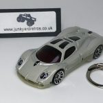 PAGANI UTOPIA KEYRING / KEYCHAIN 1/56 SCALE PLATINUM