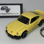 PORSCHE 911 CARRERA RS 2.7 1/56 SCALE KEYRING KEYCHAIN YELLOW