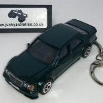 MERCEDES BENZ 500E KEYRING / KEYCHAIN 1/56 SCALE GREEN